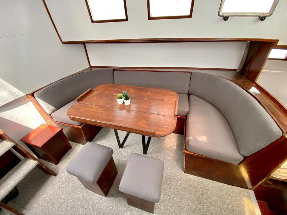 Fantastico Velero En Barcelona Hotel en barco Sant Adrià de Besòs